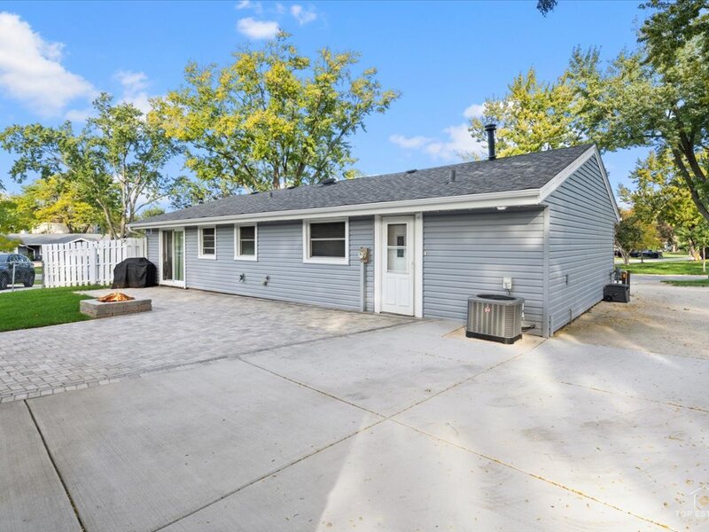 1831 Wedgewood Lane Schaumburg IL 60193