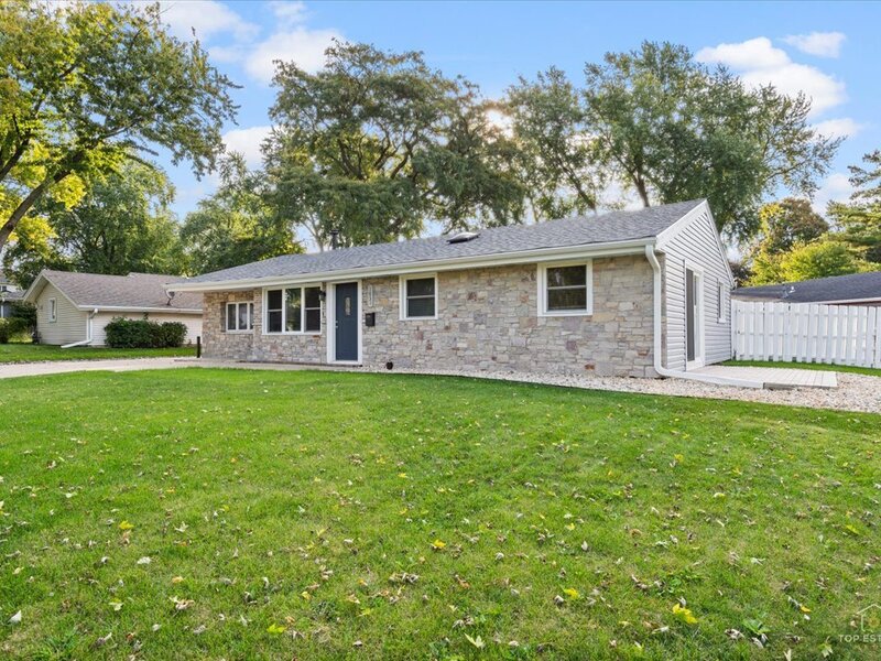 1831 Wedgewood Lane Schaumburg IL 60193