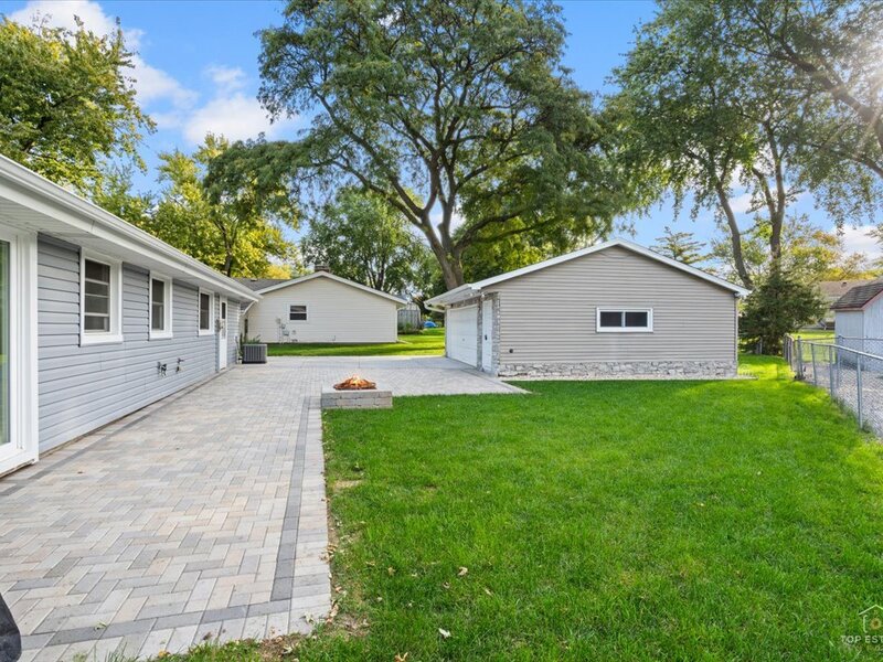 1831 Wedgewood Lane Schaumburg IL 60193