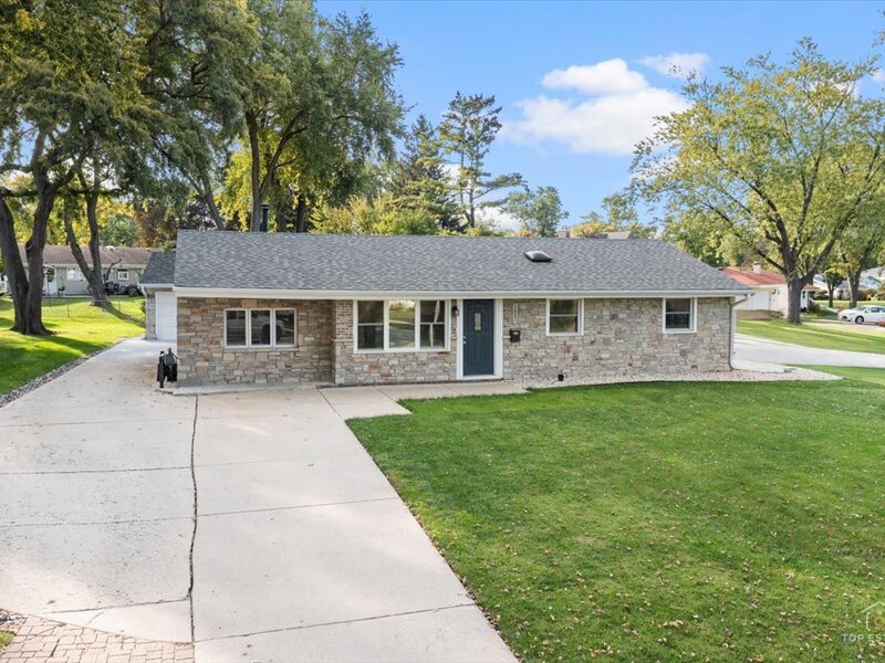 1831 Wedgewood Lane Schaumburg IL 60193