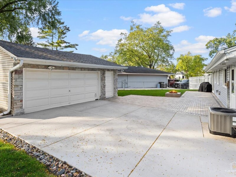 1831 Wedgewood Lane Schaumburg IL 60193