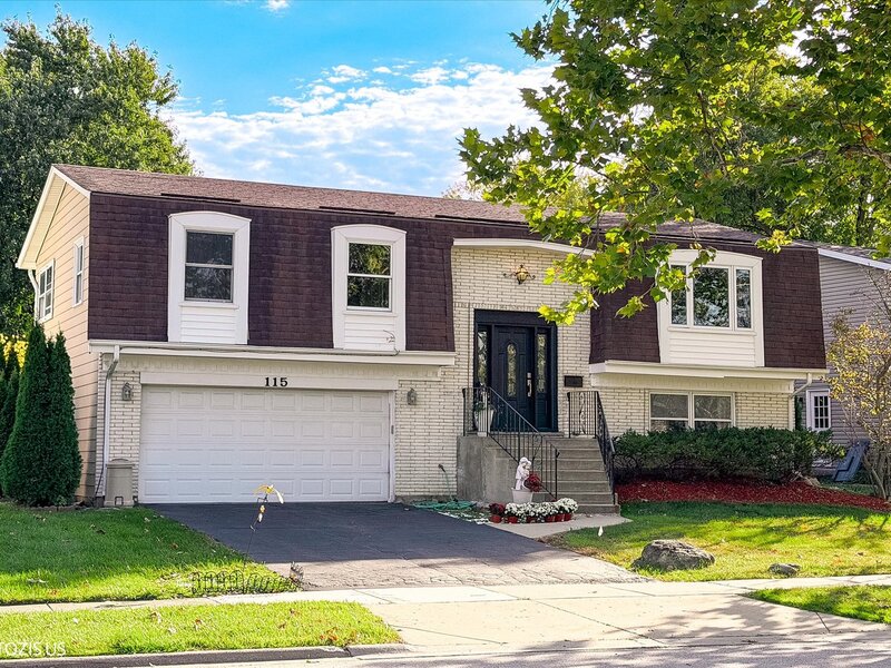 115 W King George Court Palatine IL 60067