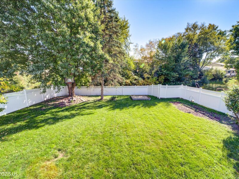 115 W King George Court Palatine IL 60067