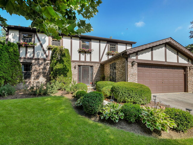229 N Whispering Hills Drive Naperville IL 60540