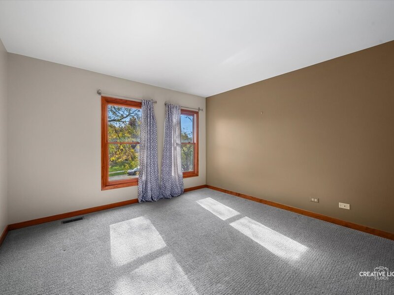 73 N Forestview Lane Aurora IL 60502