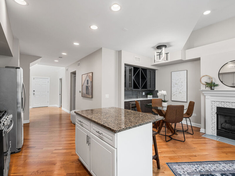 3250 N Lincoln Avenue Chicago IL 60657