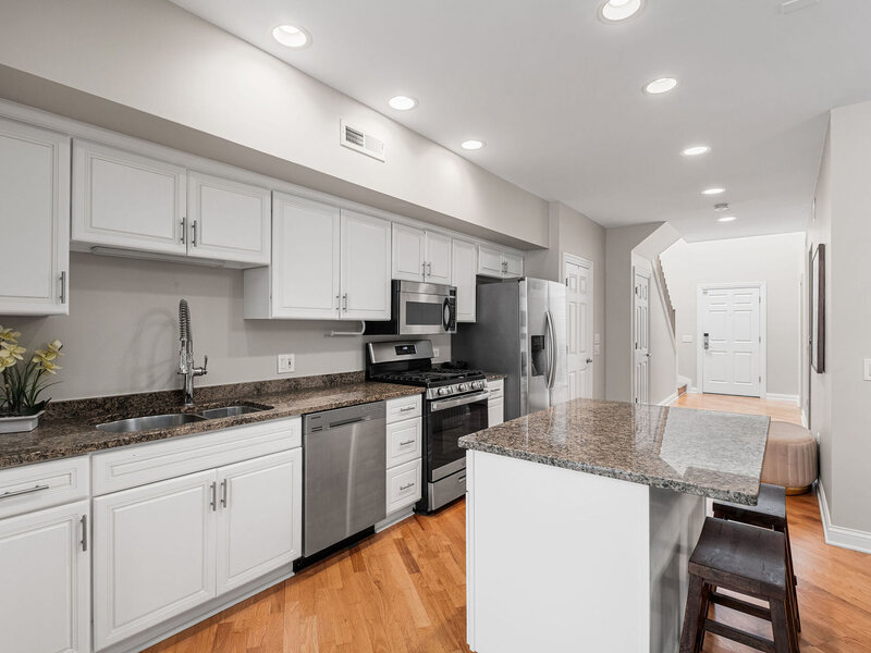 3250 N Lincoln Avenue Chicago IL 60657