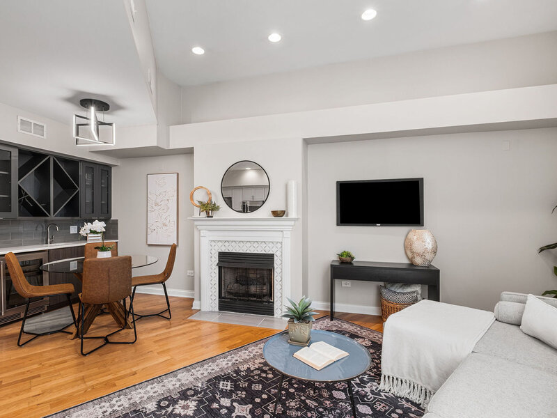 3250 N Lincoln Avenue Chicago IL 60657