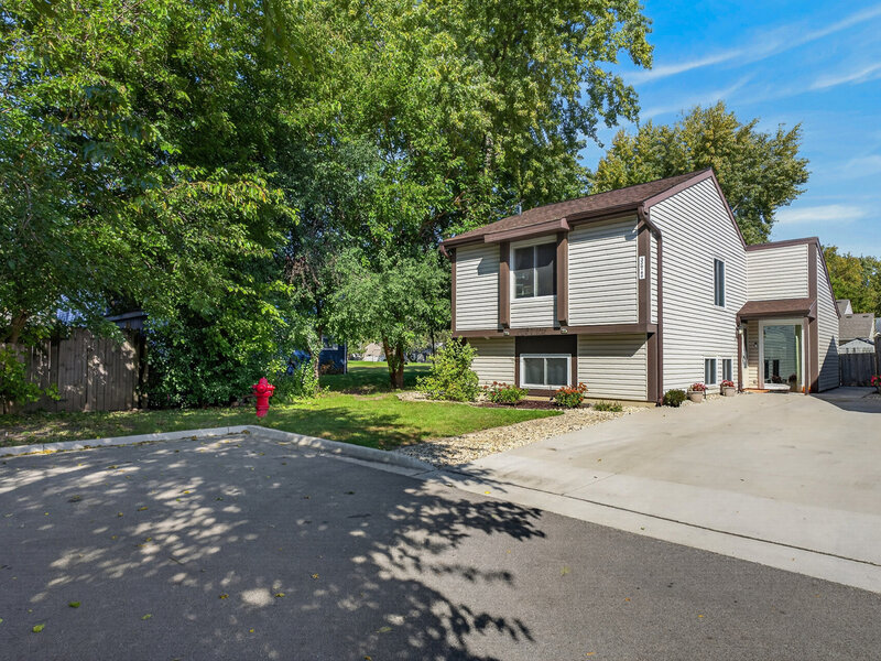 30 Linden Square Warrenville IL 60555