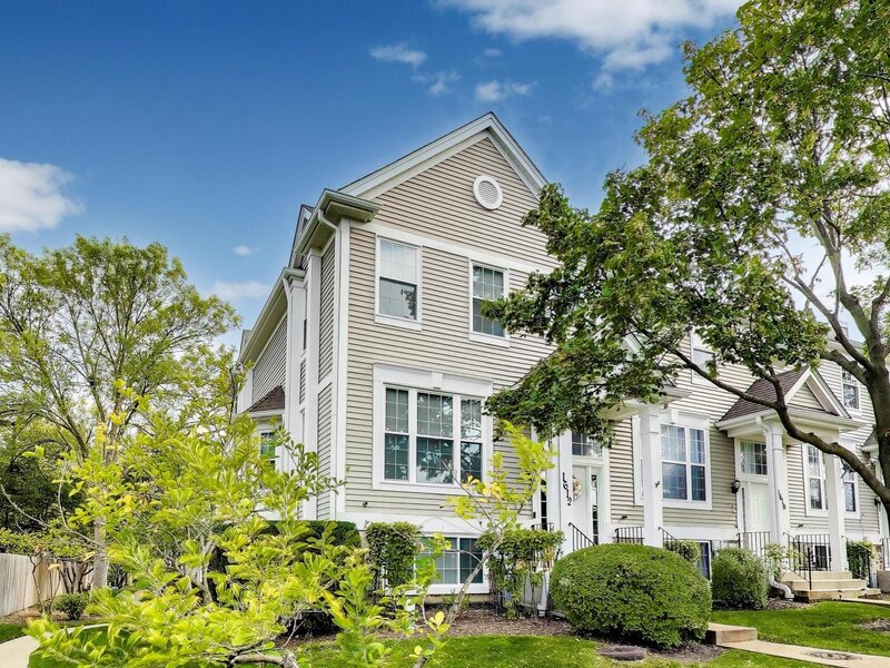 1612 Fox Run Drive Arlington Heights IL 60004
