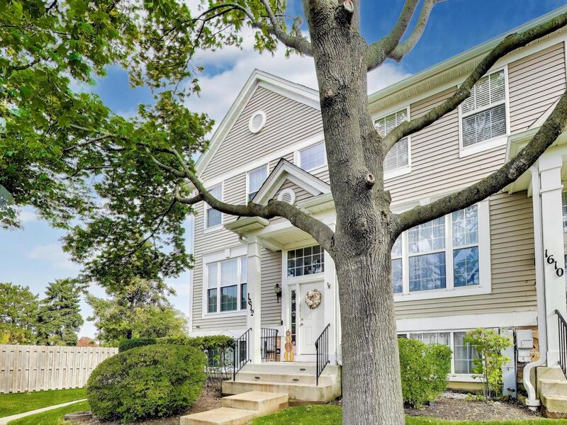 1612 Fox Run Drive Arlington Heights IL 60004