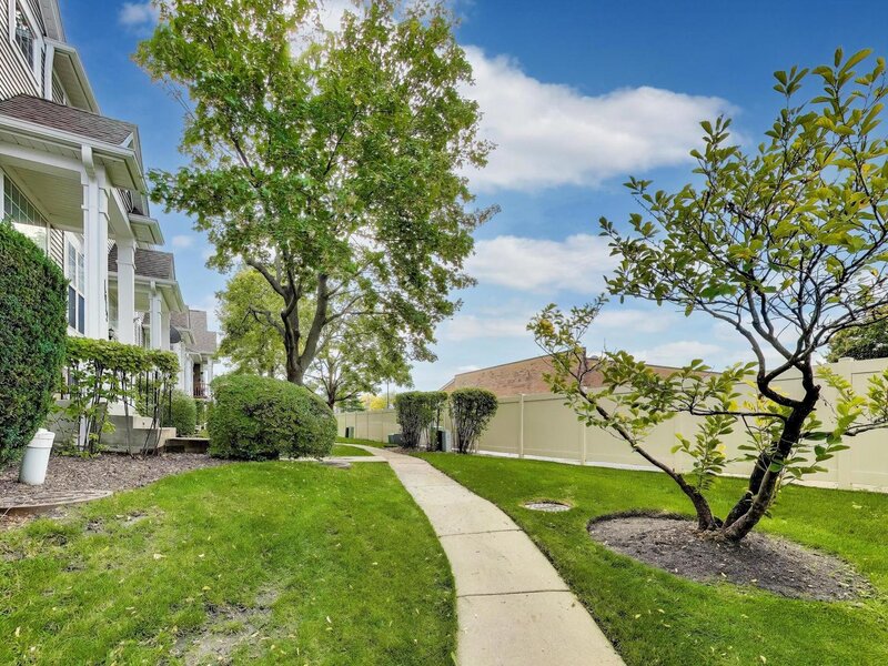 1612 Fox Run Drive Arlington Heights IL 60004