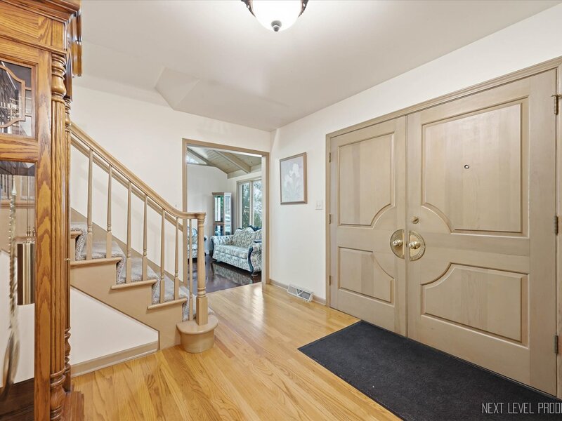 6 Woodhill Lane St. Charles IL 60175