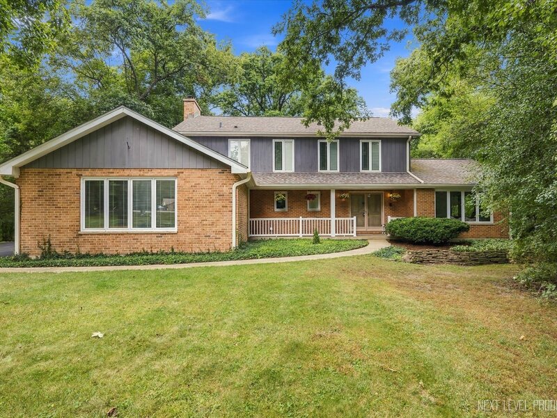 6 Woodhill Lane St. Charles IL 60175
