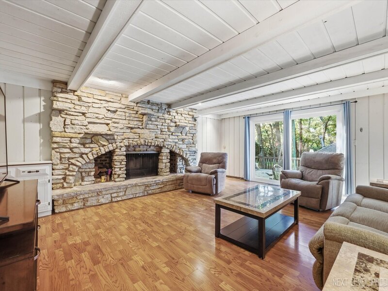 6 Woodhill Lane St. Charles IL 60175