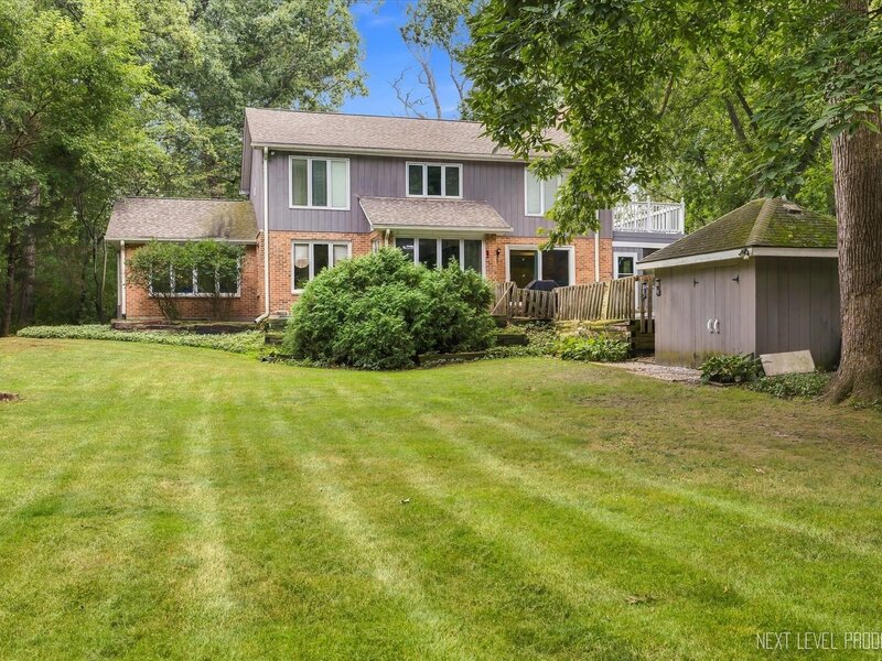 6 Woodhill Lane St. Charles IL 60175