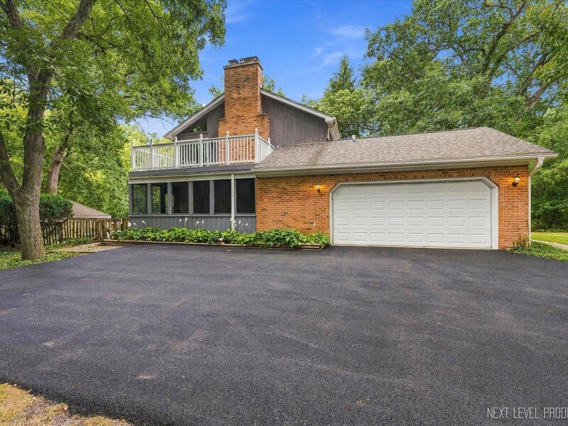 6 Woodhill Lane St. Charles IL 60175