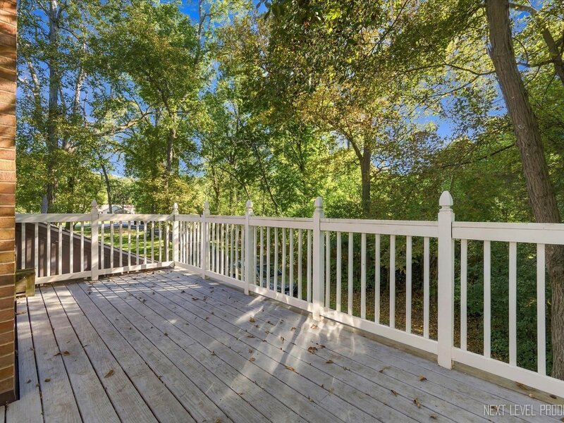 6 Woodhill Lane St. Charles IL 60175