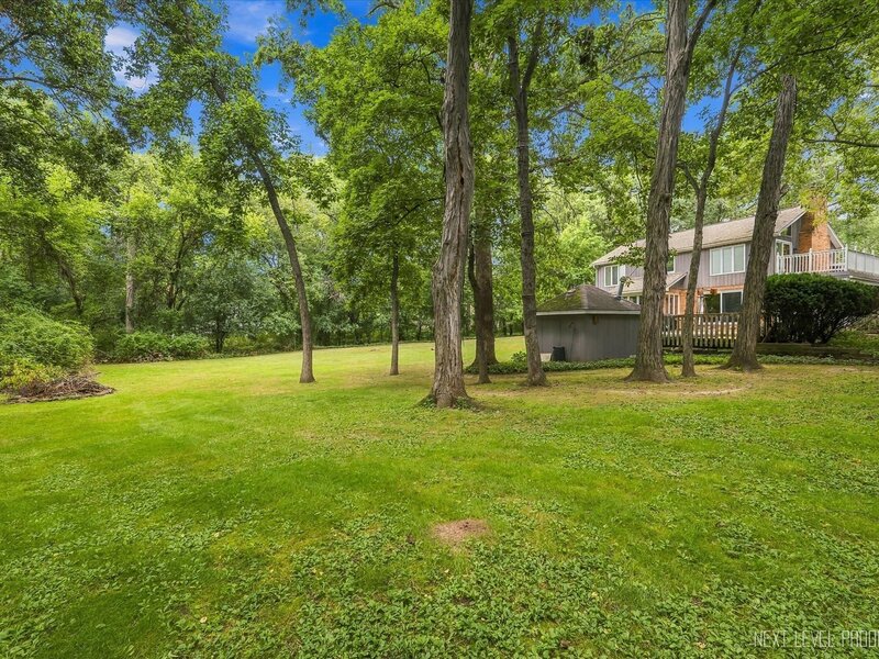 6 Woodhill Lane St. Charles IL 60175