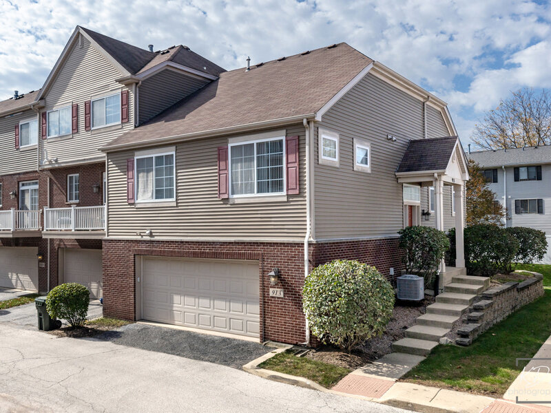 913 Neudearborn Lane Naperville IL 60563