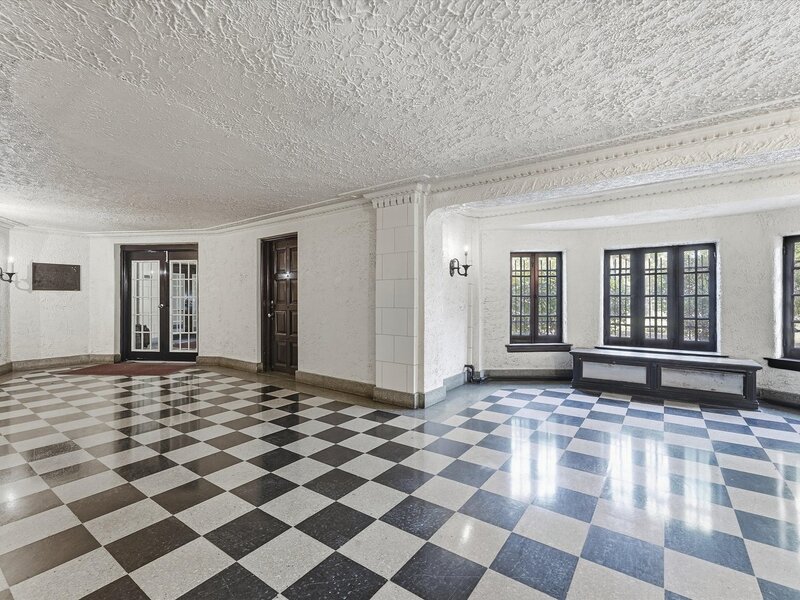 6844 S South Shore Drive Chicago IL 60649