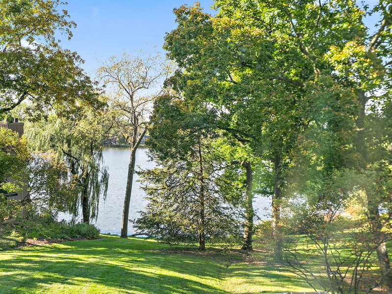 600 Old Barn Road Lake Barrington IL 60010