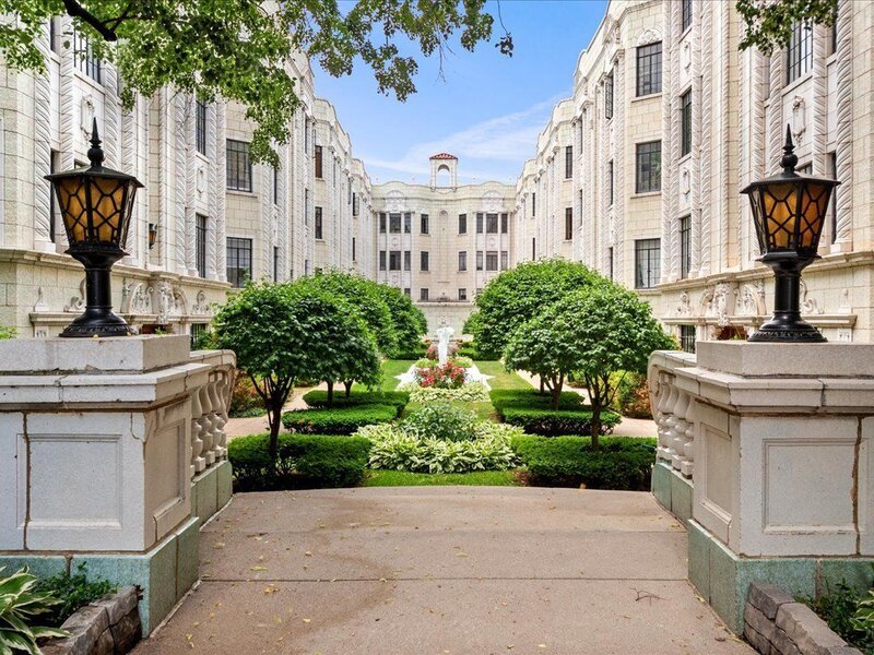 7350 N Ridge Boulevard Chicago IL 60645