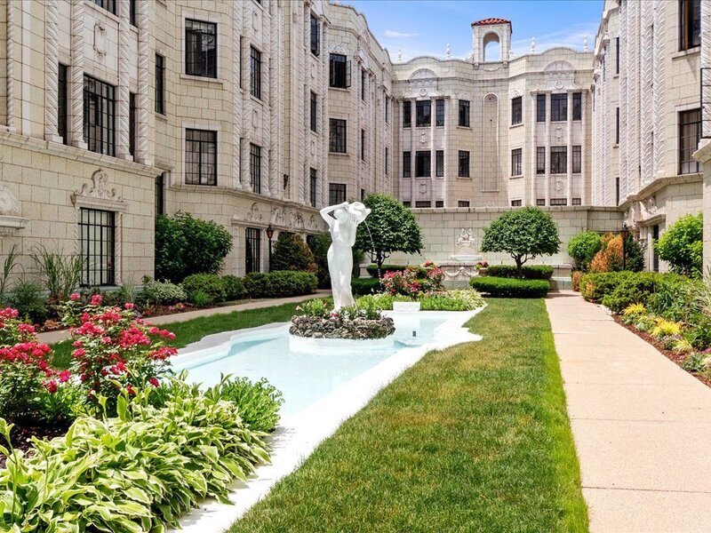 7350 N Ridge Boulevard Chicago IL 60645