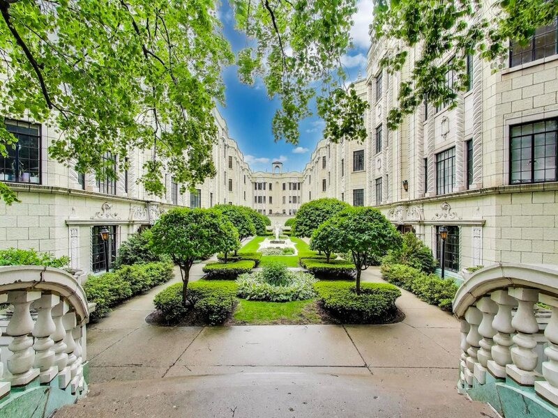 7350 N Ridge Boulevard Chicago IL 60645