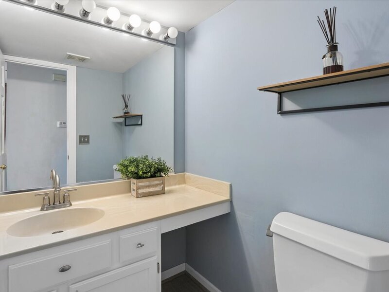 1107 Manchester Circle Grayslake IL 60030