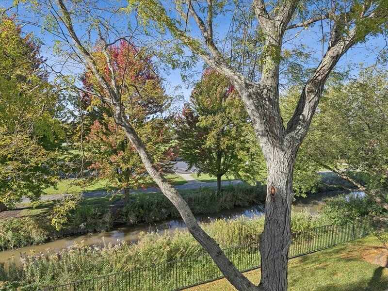1107 Manchester Circle Grayslake IL 60030