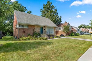 Photo of 18516 Clyde Road Homewood IL 60430