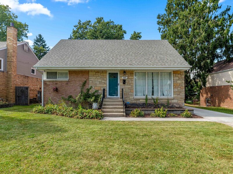 18516 Clyde Road Homewood IL 60430