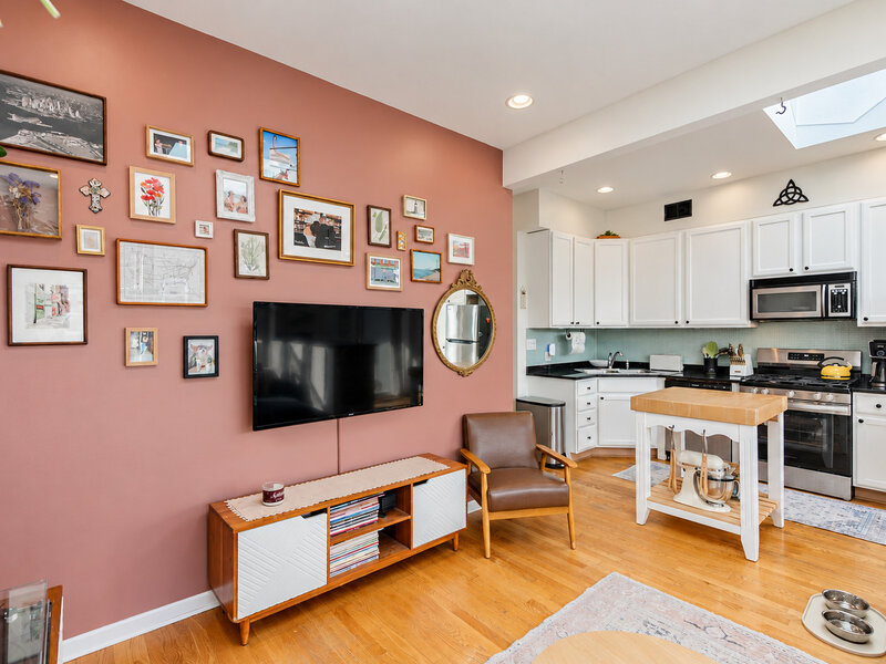 835 W Lawrence Avenue Chicago IL 60640