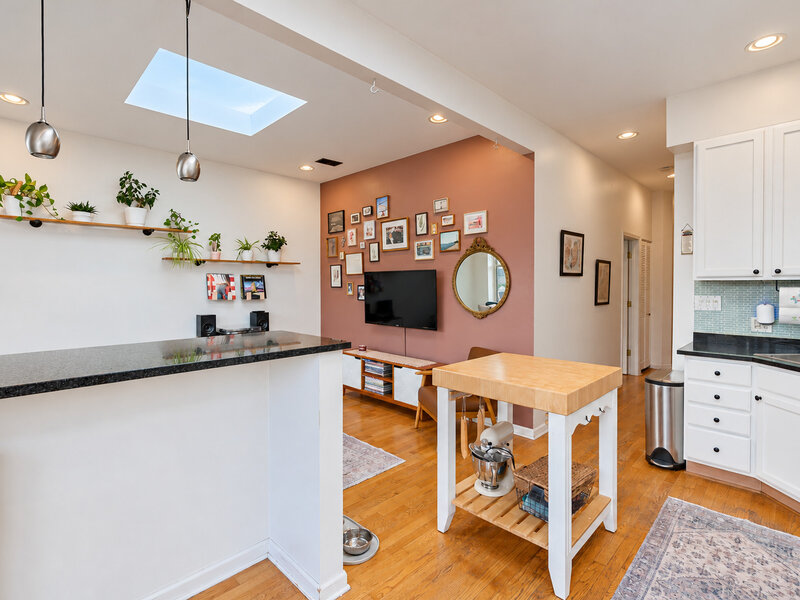 835 W Lawrence Avenue Chicago IL 60640