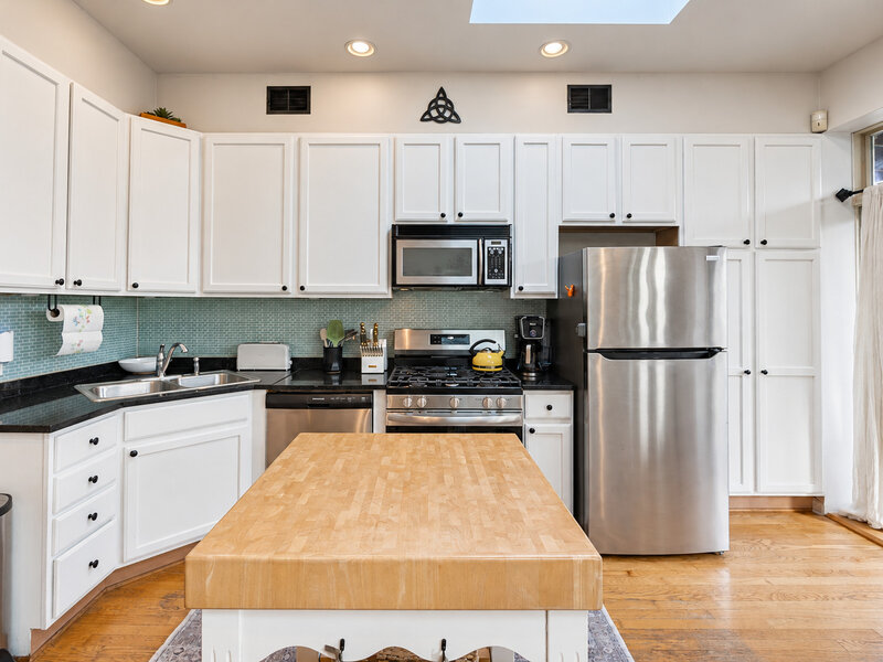 835 W Lawrence Avenue Chicago IL 60640