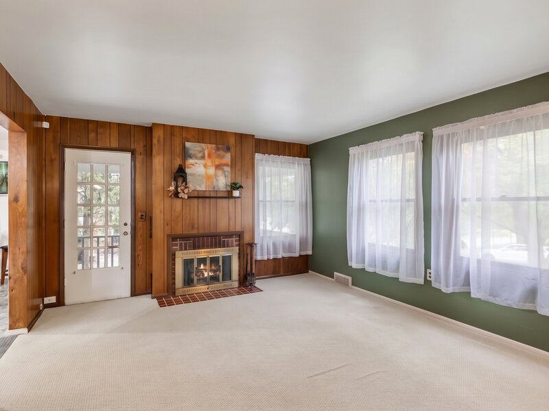804 Roosevelt Road Woodstock IL 60098