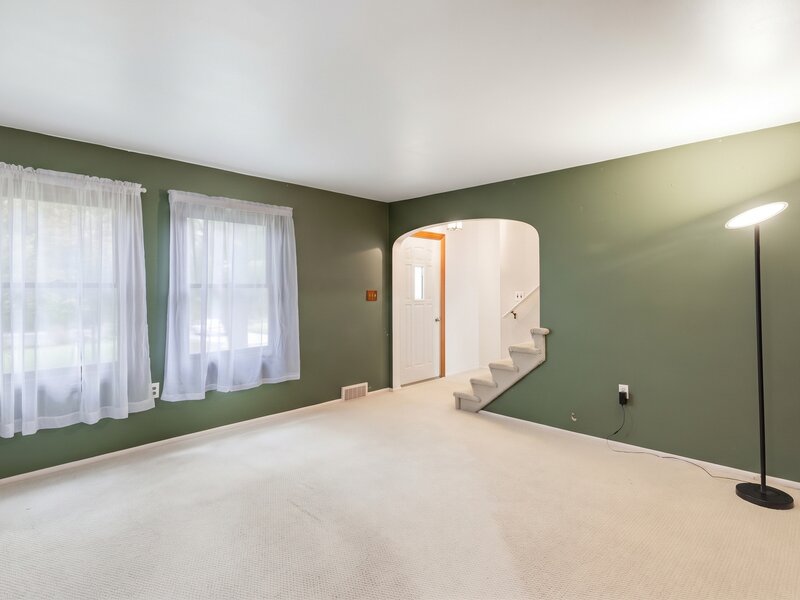 804 Roosevelt Road Woodstock IL 60098