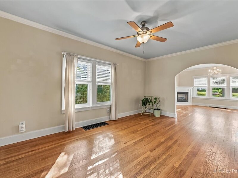 143 N Hager Avenue Barrington IL 60010