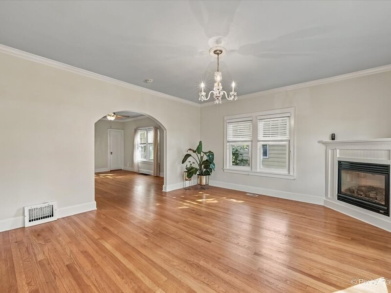 143 N Hager Avenue Barrington IL 60010