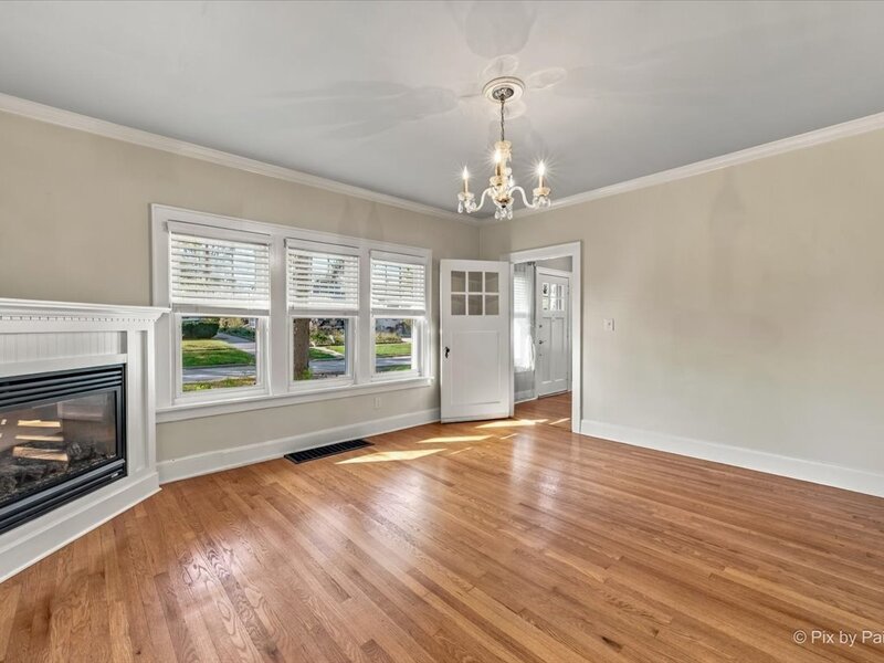 143 N Hager Avenue Barrington IL 60010