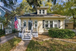 Photo of 143 N Hager Avenue Barrington IL 60010