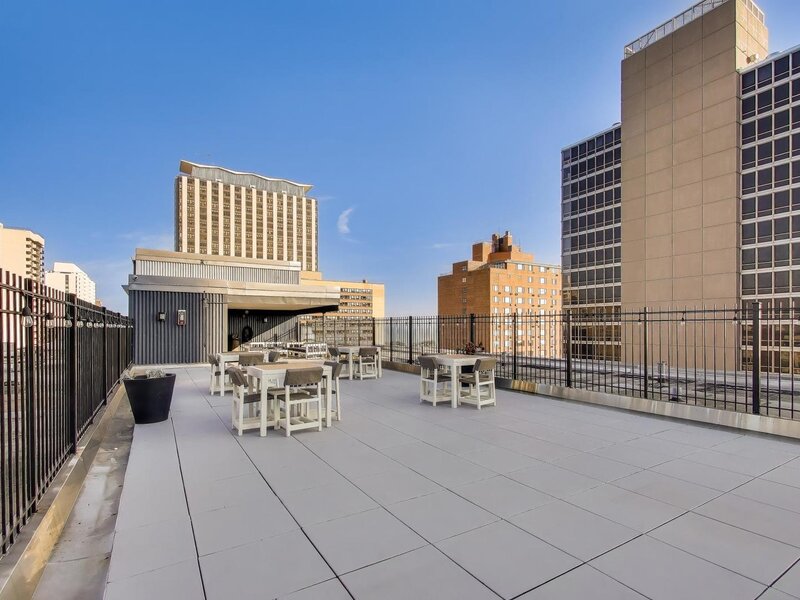 3033 N Sheridan Road Chicago IL 60657
