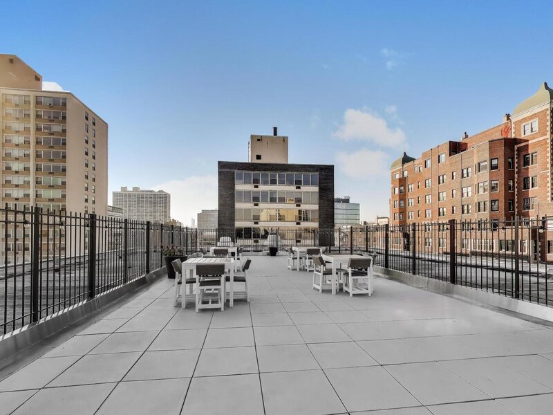 3033 N Sheridan Road Chicago IL 60657
