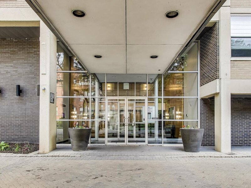 3033 N Sheridan Road Chicago IL 60657