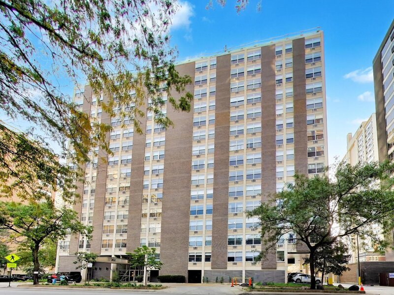 3033 N Sheridan Road Chicago IL 60657