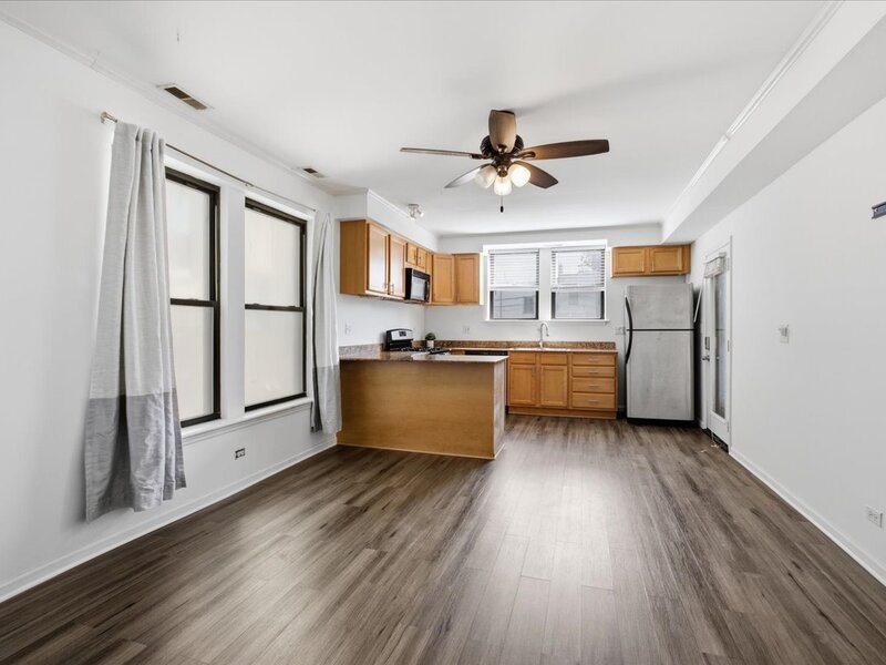 1627 W Columbia Avenue Chicago IL 60626