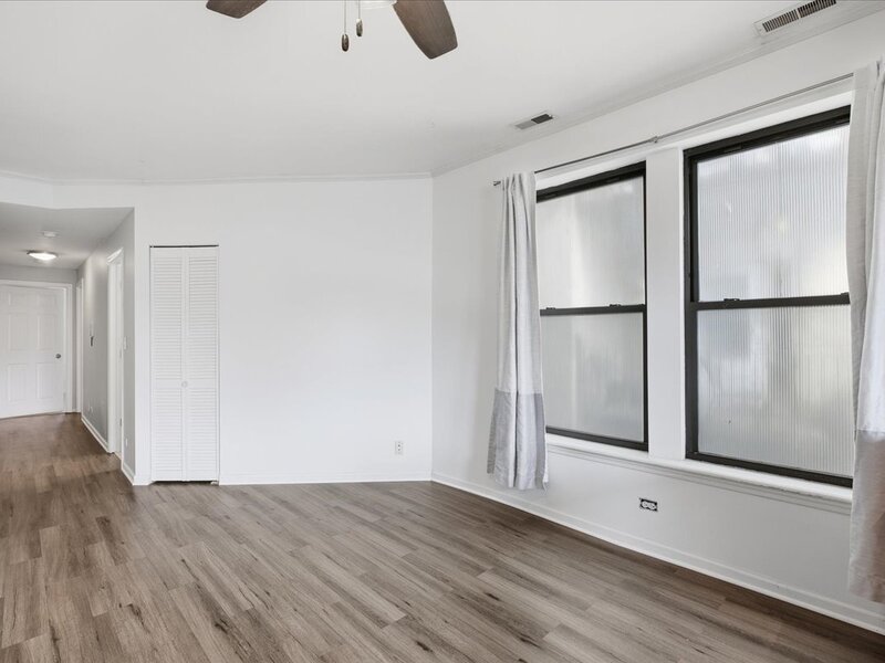 1627 W Columbia Avenue Chicago IL 60626