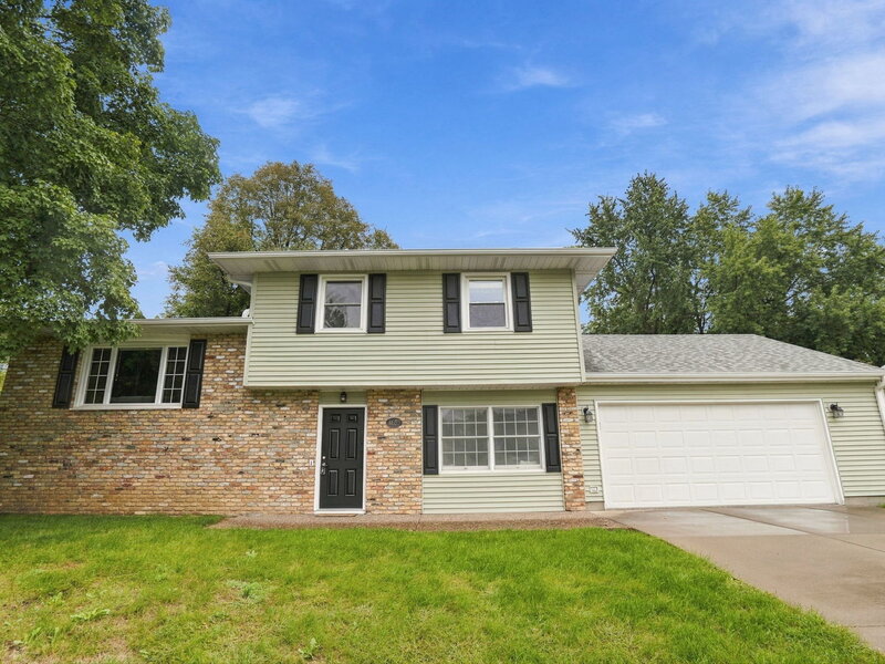 4657 N Sturdevant Street Davenport IA 52806