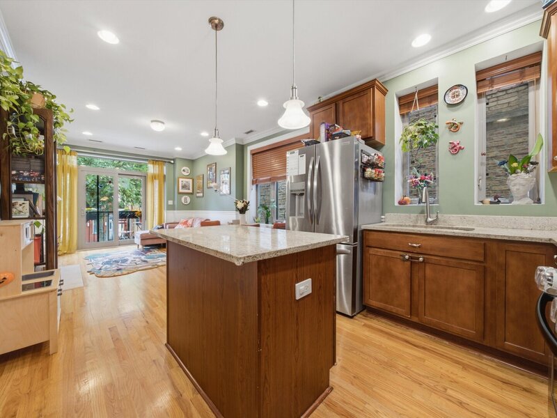 2710 W Thomas Street Chicago IL 60622